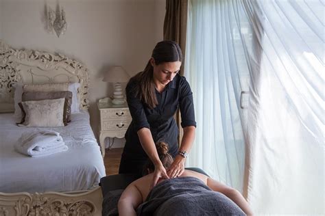 Intimate massage Escort Grave